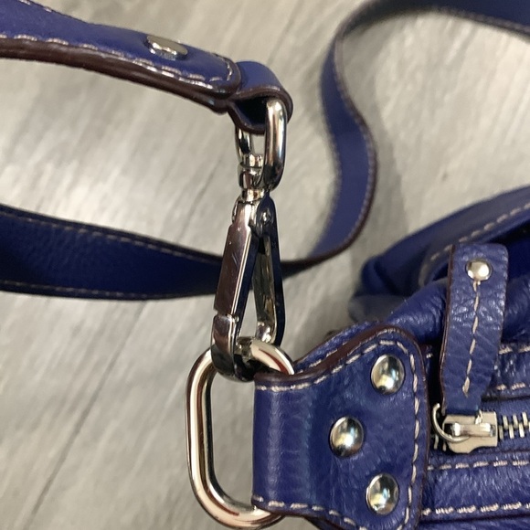 Tignanello Royal Blue Cross Body Leather Handbag w/lots of pockets inside & out - Picture 8 of 13